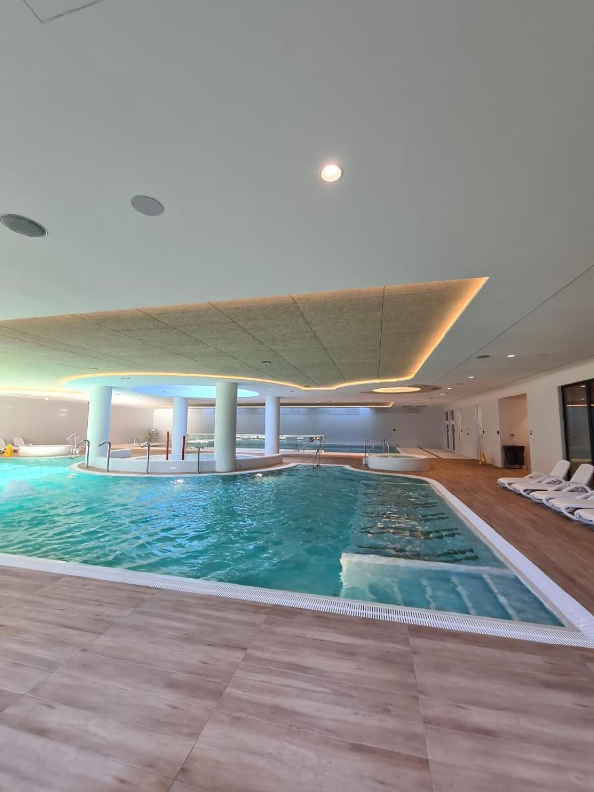 Pinea Sky Premium Apartament Z Widokiem Na Morze Ze Spa I Basenem Przy Plazy بوبيروفو المظهر الخارجي الصورة